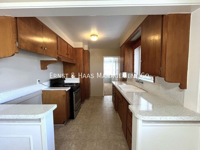 Photo - 5889 Rose Ave