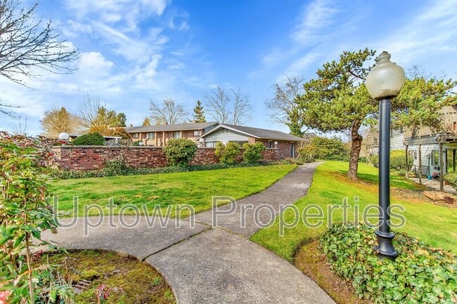 Building Photo - 5660 SW 180th Ave Unit 1