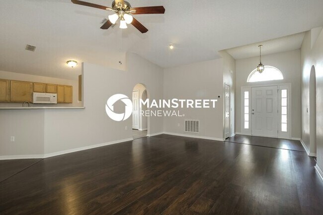 Photo - 3 Bedroom Pet-Friendly Home in St. Cloud, FL with Main Street Renewal
