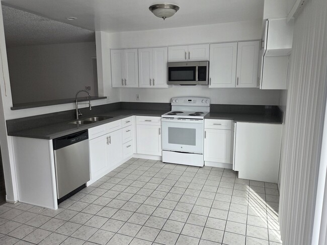 Building Photo - 3455 Elm Ave Unit #215