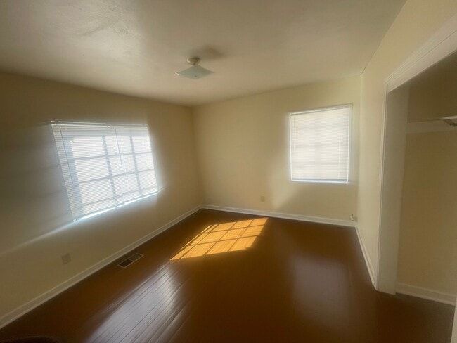 Photo - 852 Reaves St