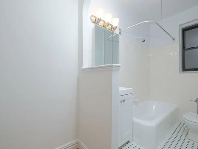 Photo - 55 E 190th St