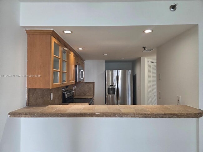 Photo - 5880 Collins Ave Unidad 806