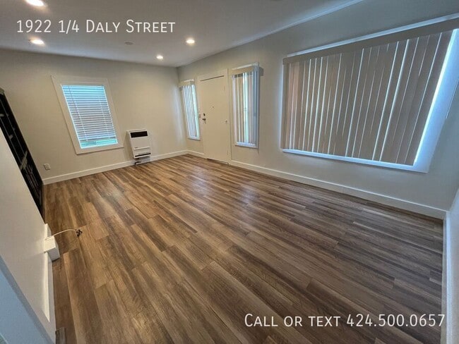 Photo - 1922 1/4 Daly Street-