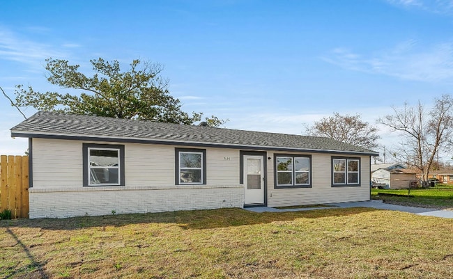 Photo - 921 Nottingham Dr