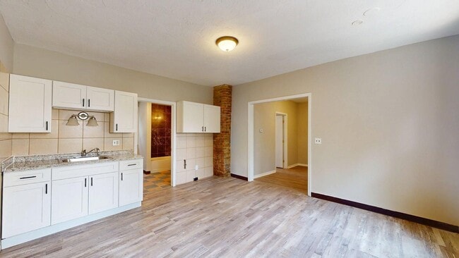 Photo - 7023 Clark Ave Unidad UP