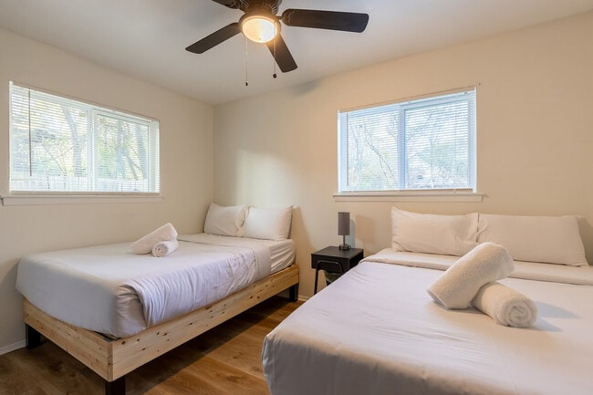 Photo - 3210 Northeast Dr Unit ID1385482P