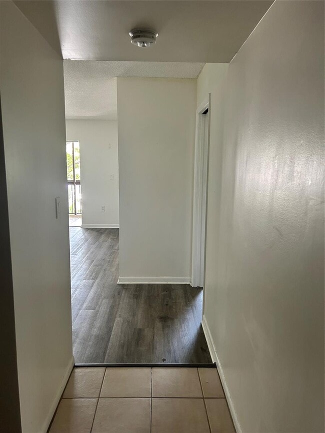 Photo - 711 N Pine Island Rd Unidad 319