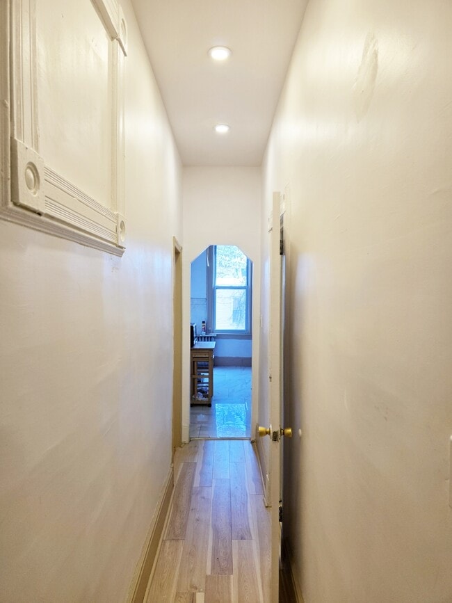 Photo - 70 Weirfield St