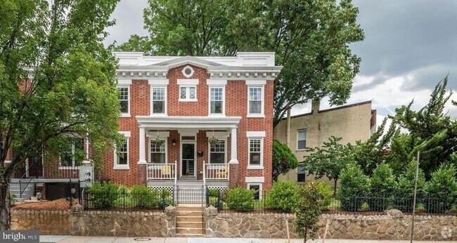 Building Photo - 1354 D St NE Rental