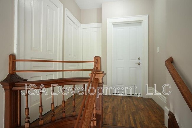 Building Photo - 519 E 3rd St