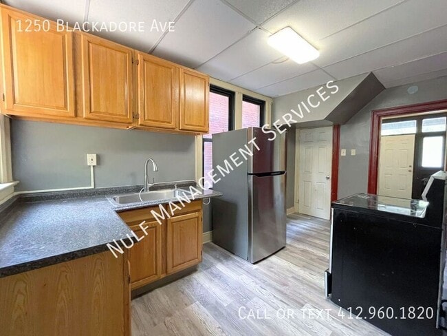 Building Photo - 1250 Blackadore Ave Rental