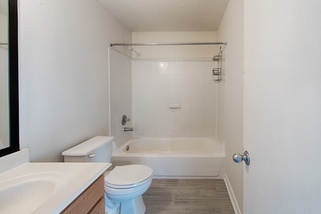 Building Photo - 8139 Sanders Glen Ln