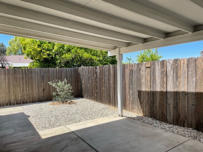 Photo - 1705 Darby Ln