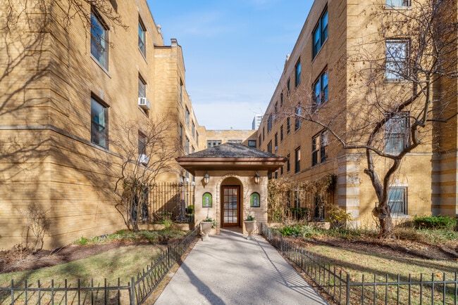 Building Photo - 724 W Buena Ave Unit 3F