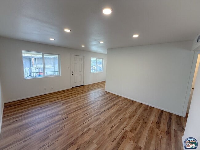 Photo - 912 Fourth St Unit 6