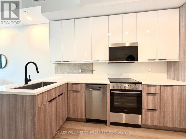 Photo - 169 James St S Unité 401