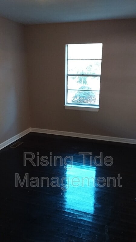 Photo - 900 Lynn Dale Ln