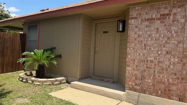 Photo - 17338 Tobermory Dr