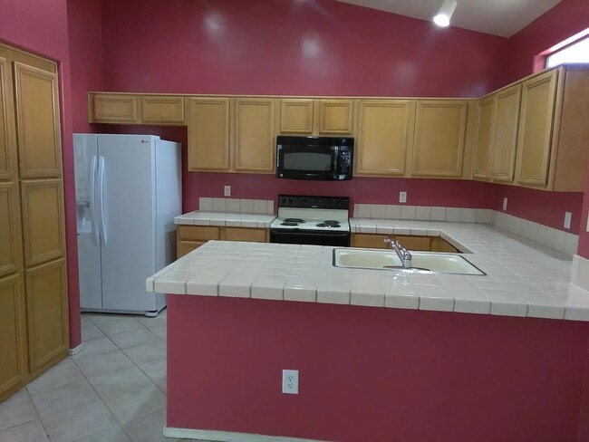 1507 E Sunrise Way