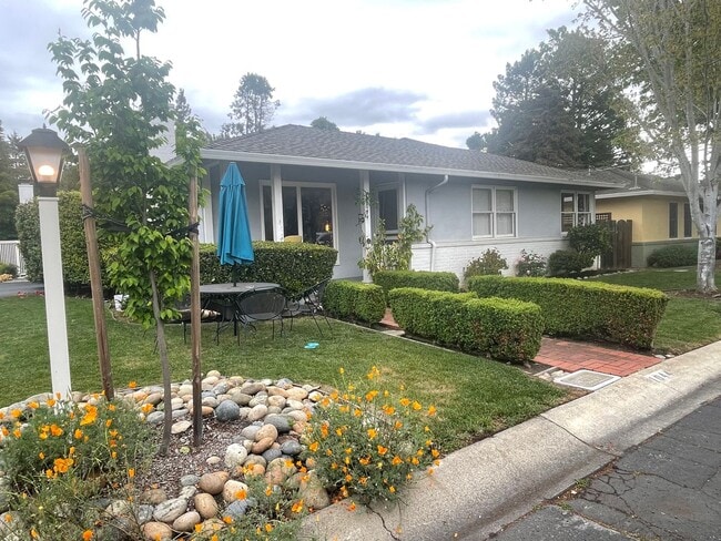 Building Photo - 1044-1048 Marcussen Drive Unit 1044