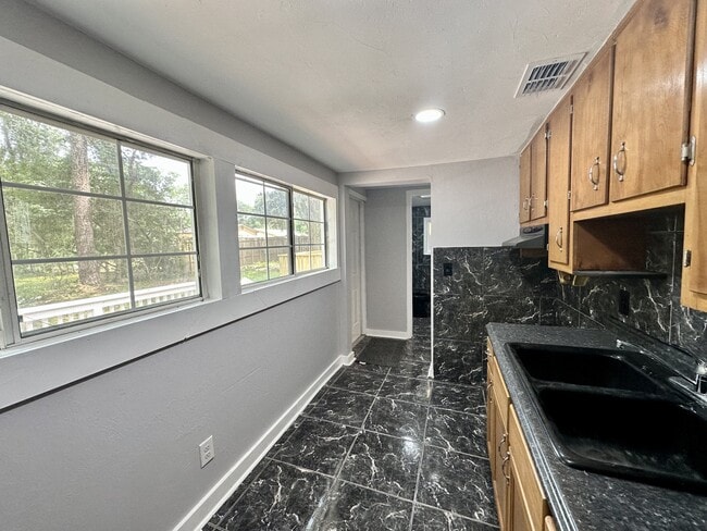 Photo - 3021 Creekwood Ln