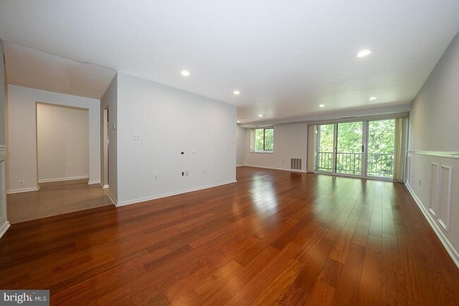 Photo - 1640 Oakwood Dr Unidad W-216