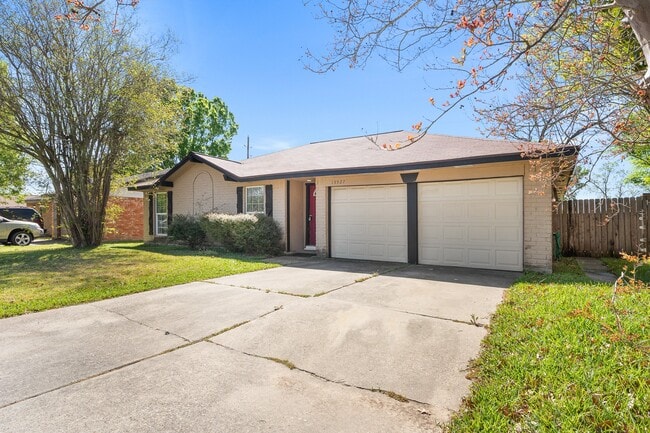 Building Photo - 13527 Montaigne Dr