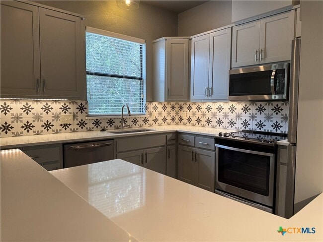 Photo - 290 Hugo Rd