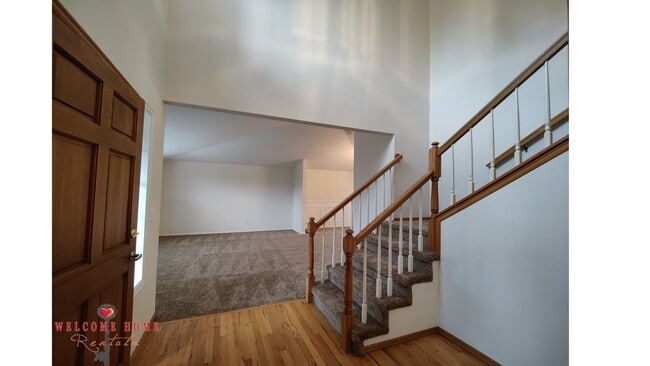 Photo - Beautiful open floorplan in amazing Steilacoom!! All appliances included, large yard!!