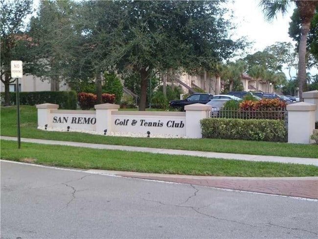 Building Photo - 301 Club Cir Unit 103