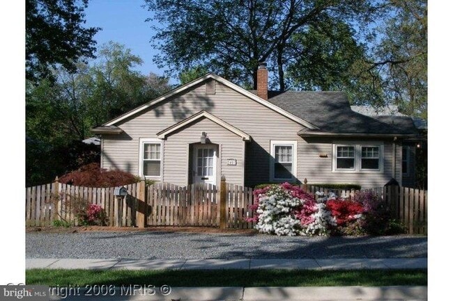 Building Photo - 2407 Seminary Rd Rental
