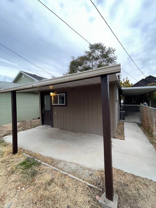 Building Photo - 243 Meffan Ave Unit 243 Meffan Ave 1/2 Rental