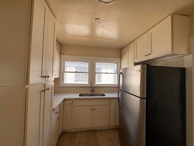 Photo - 4216 Woodlawn Ave Unidad 4218 Woodlawn