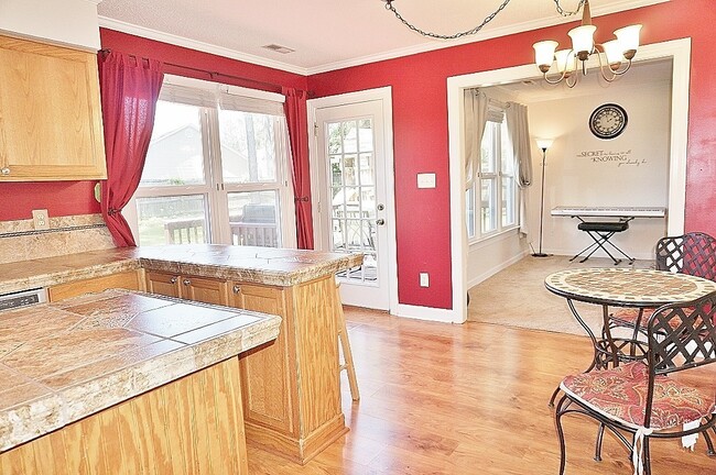 Photo - 408 Hampshire Pl