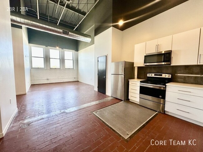 Building Photo - 1180 E 30th St Unit 402