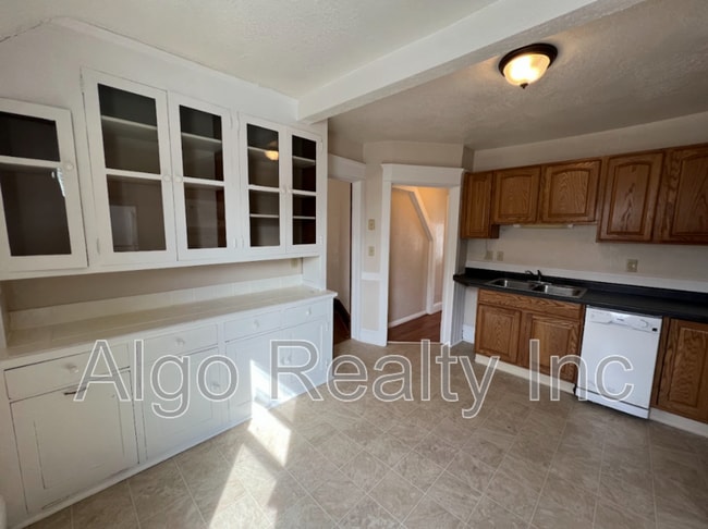 Photo - 1040 Jessie St