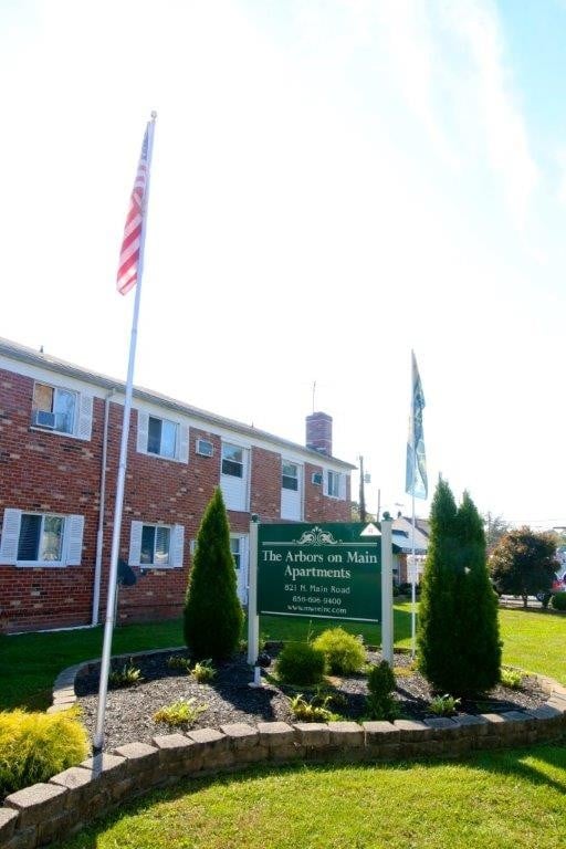The Arbors on Main Apartments