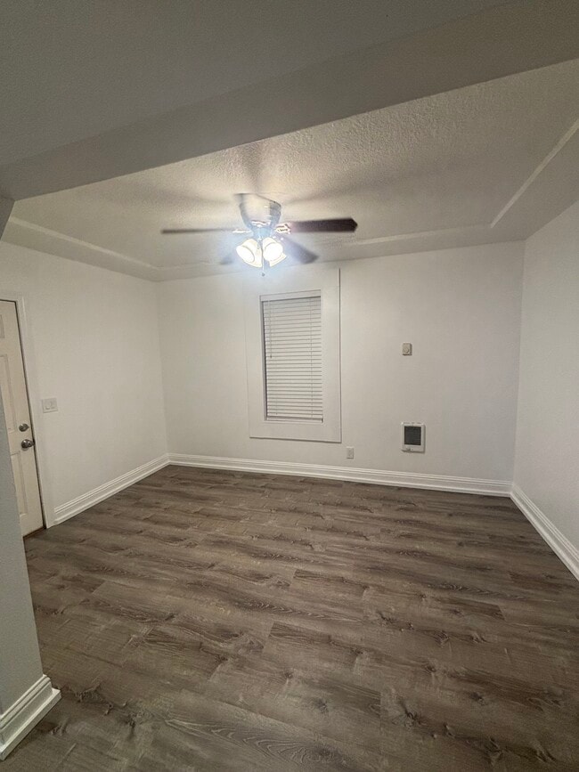entry/living room alt - 1700 California Ave S Unit Apt. #3
