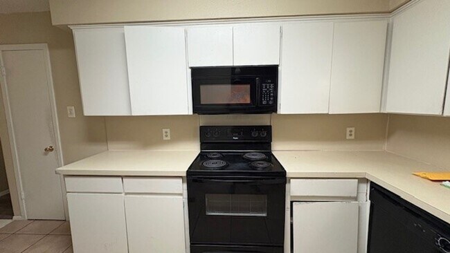 Photo - 3 Bedroom Duplex!