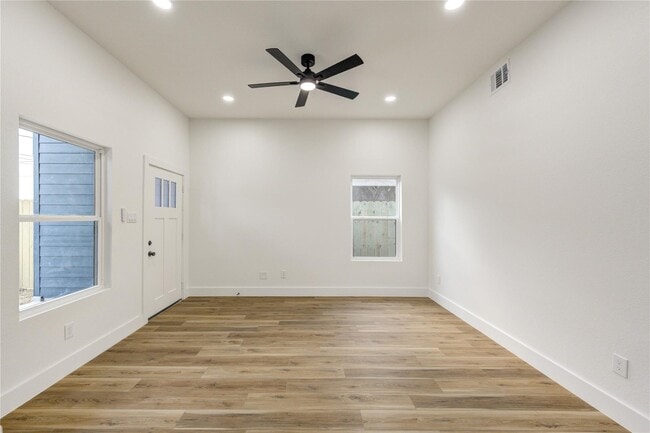 Photo - 9727 Stedman St