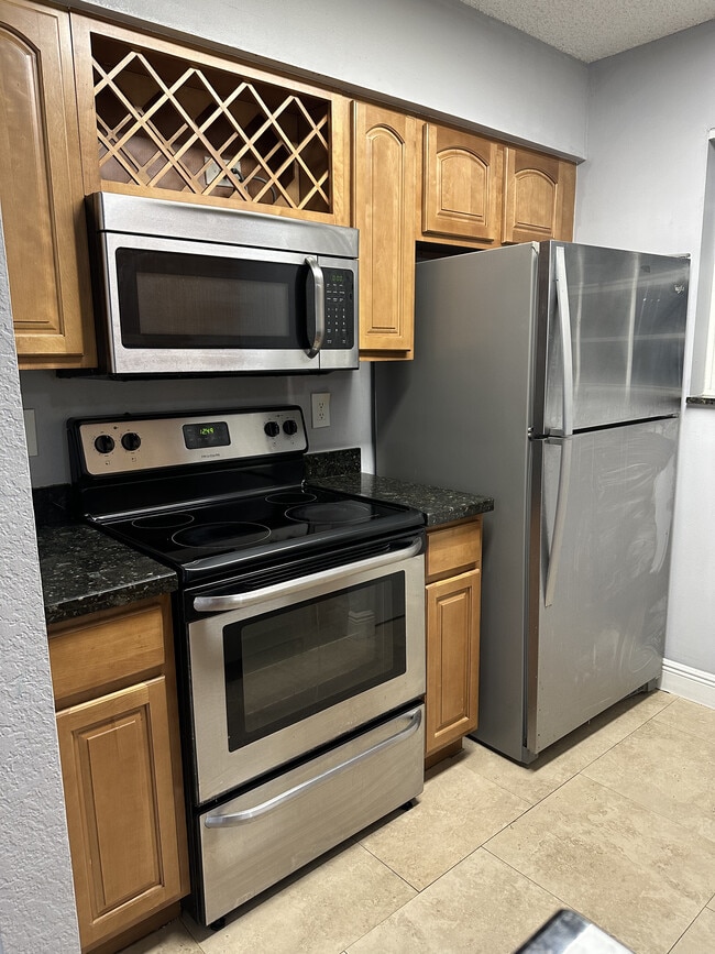 Photo - 2810 N Oakland Forest Dr Unit 204