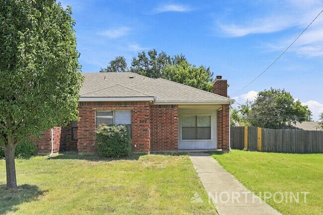 Photo - 3-Bedroom, 2 Bath Single Family for Rent in Cedar Hill, TX | Large Backyard & Modern Kitchen