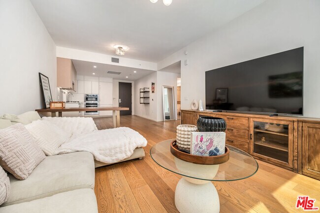 Photo - 877 Francisco St Unidad 707