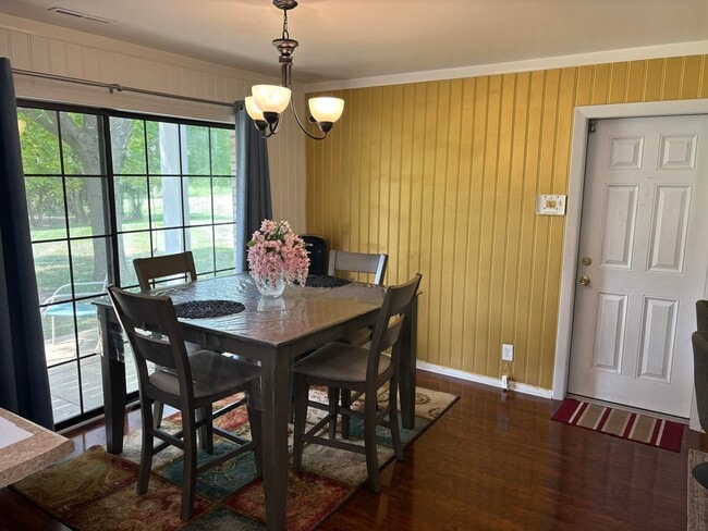 Photo - 20245 Independence Dr