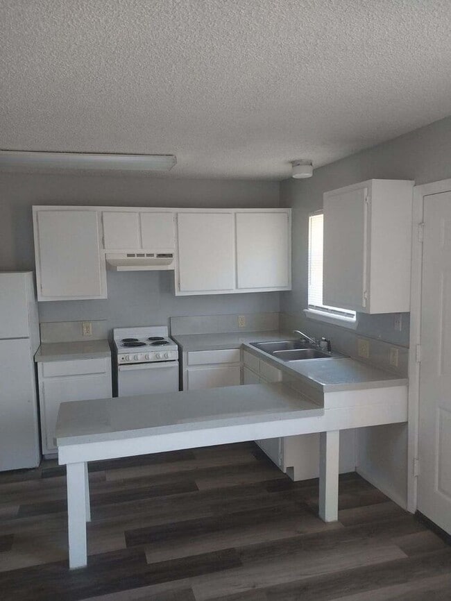 Photo - Welcome Home to Jefferson Square Apartments!