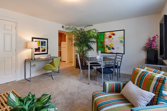 Scott's Run Apartments & Townhomes