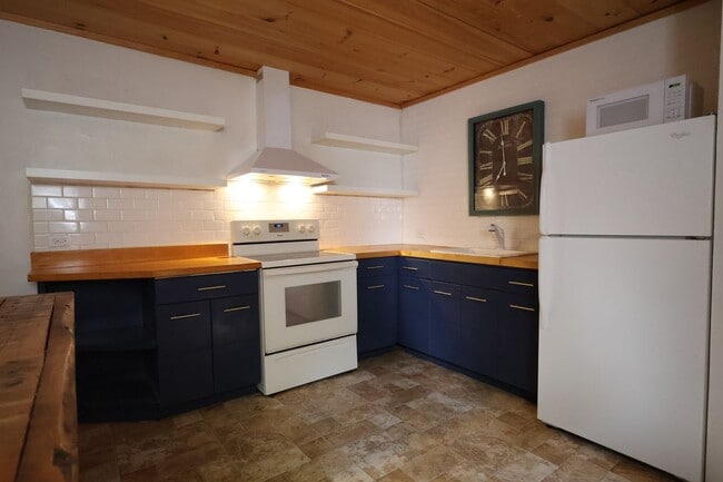 Building Photo - 224 W Chestnut St Unit Apt 2