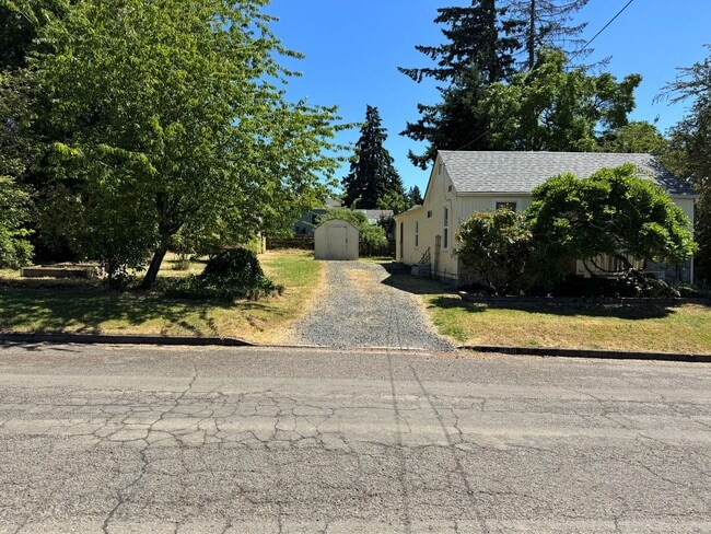 Photo - Charming 3-bedroom, 2-bath home in Eugene's Friendly Street Neighborhood!