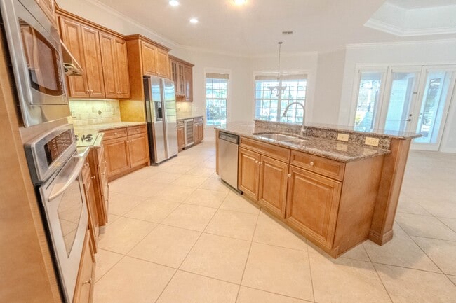 8122 Whitford Ct